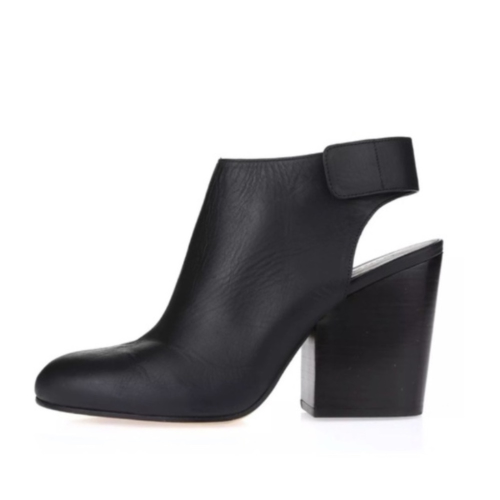 Vince Black Leather Heeled Ankle Bootie | 7.5